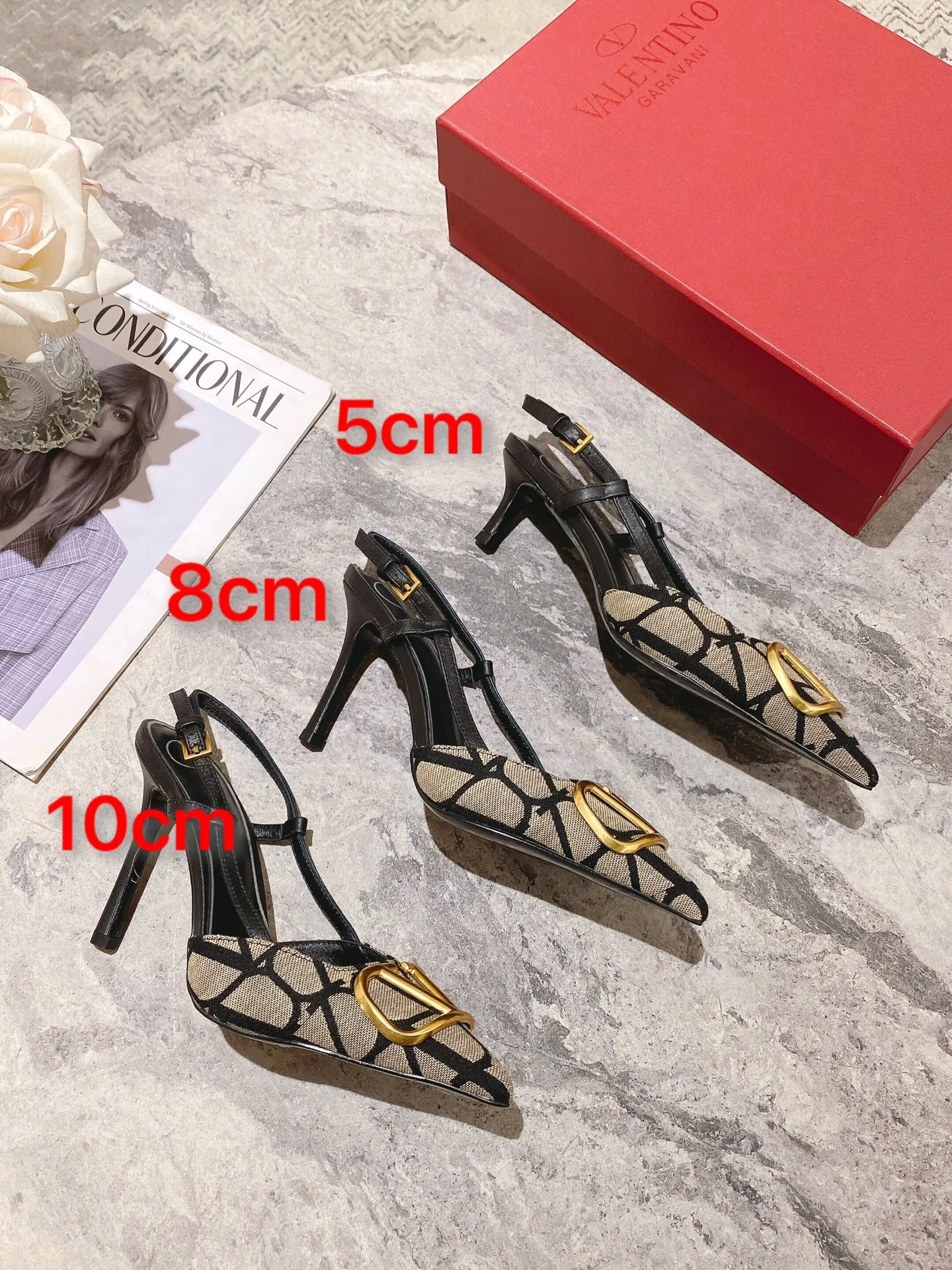 👟👟Ex-factory price 440👟👟 Genuine leather sole +40 Top version 𝑉𝐴𝐿𝐸𝑁𝑇𝐼𝑁𝑂 Valentino 2023 spring and summer new women's 5⃣️color empty back sandals The unique [V logo fabric printing pattern] brings out a full sense of high-end, and the new season will live up to expectations! Worth buying★Absolutely high-grade❥Original method, Absolutely sensual❥Elegant style, creating a different feeling, simple and elegant style!  Code number: 35-41 (34-42 customized) Fabric: Fabric printed cloth Lining: Sheepskin lining Heel height: 3 options 5cm-8cm-10cm Leather outsole Rubber outsole